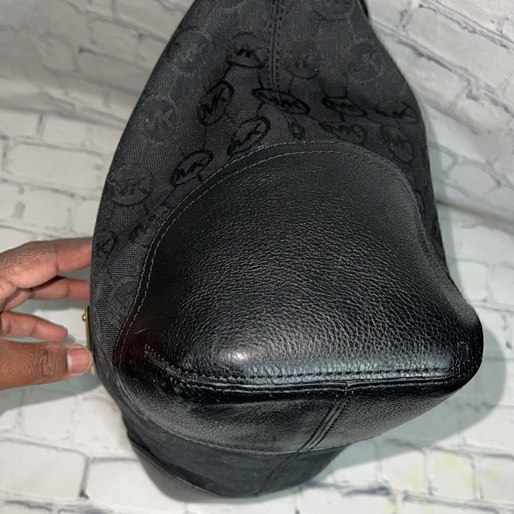 Michael Kors Black Signature Canvas and Leather Millbrook Hobo - Picture 5 of 14